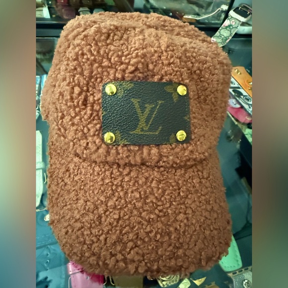 Accessories - Brown Sherpa cap. With leather patch from @uth bag! Gold rivets! New!